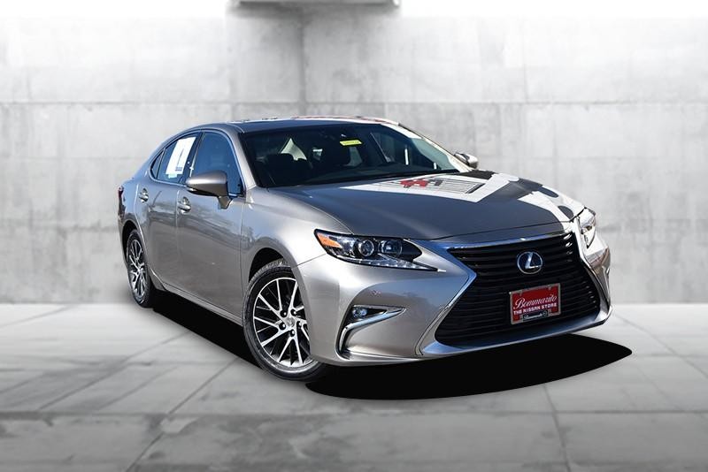 Lexus ES Vehicle Full-screen Gallery Image 02