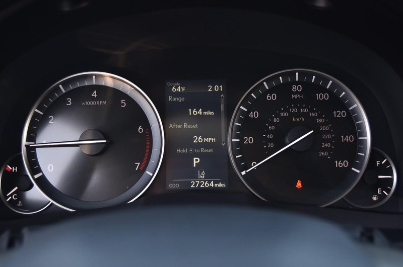 Lexus ES Vehicle Full-screen Gallery Image 13