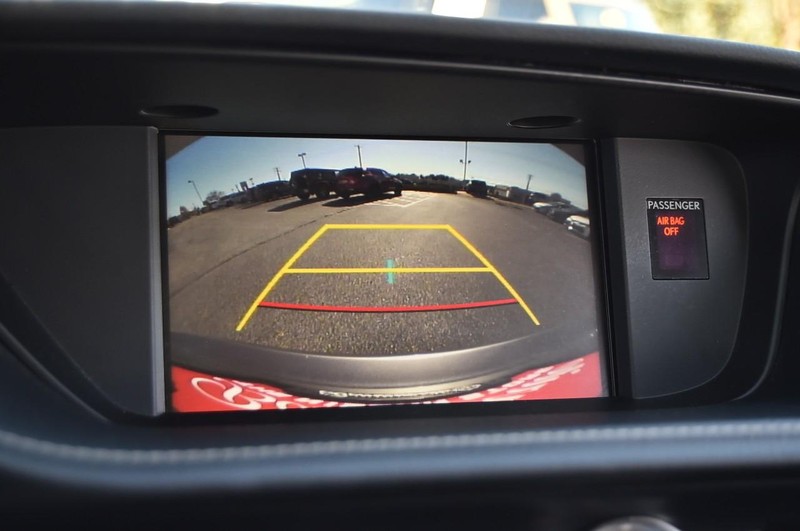 Lexus ES Vehicle Full-screen Gallery Image 14