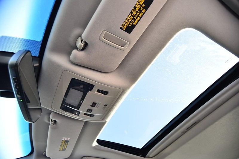 Lexus ES Vehicle Full-screen Gallery Image 24