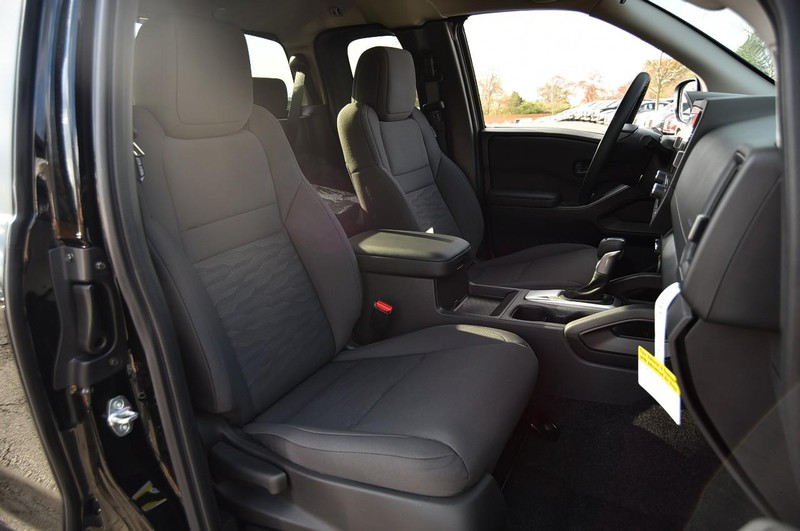 Nissan Frontier Vehicle Image 24