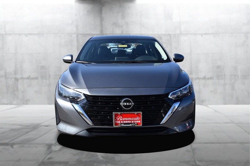 Nissan Sentra Vehicle Image 04