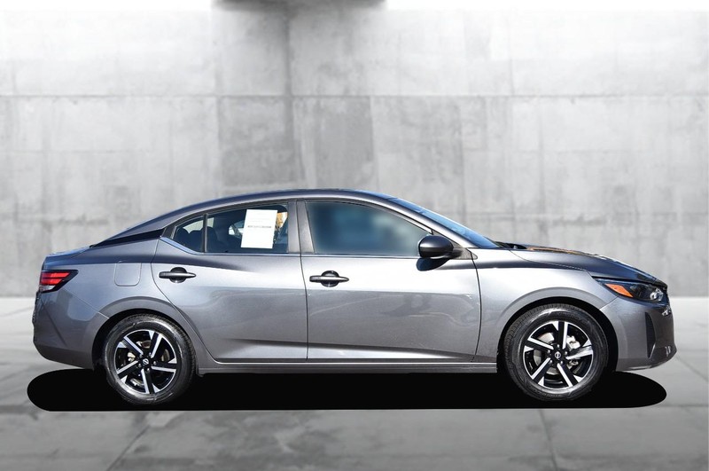 Nissan Sentra Vehicle Image 05