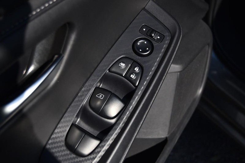 Nissan Sentra Vehicle Image 09