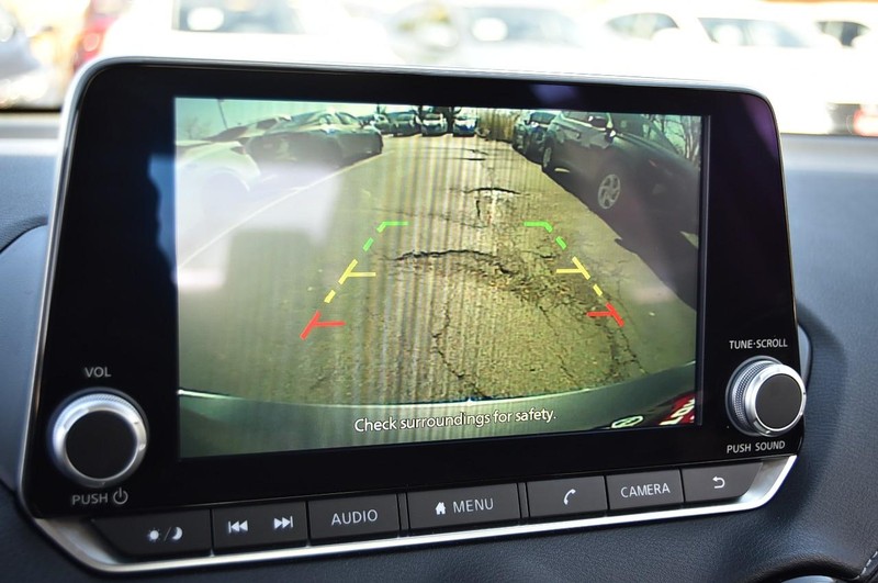 Nissan Sentra Vehicle Image 13