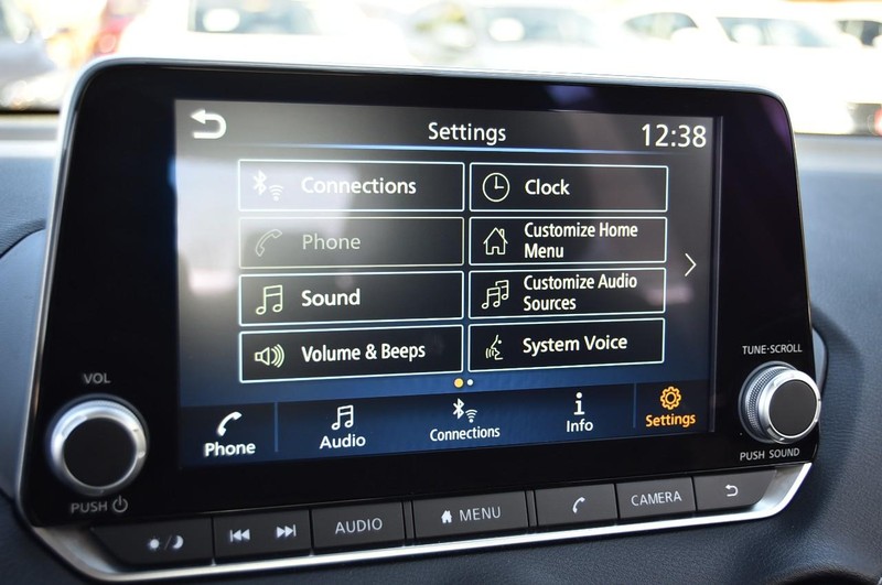 Nissan Sentra Vehicle Image 14