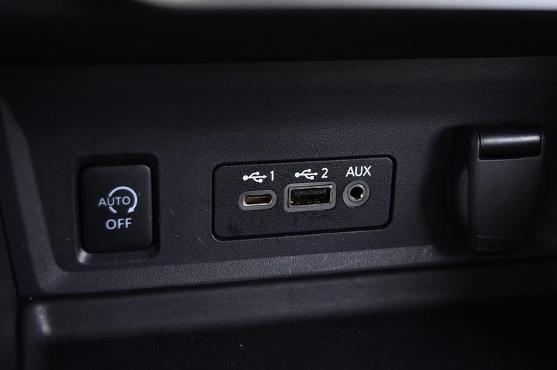 Nissan Sentra Vehicle Image 16