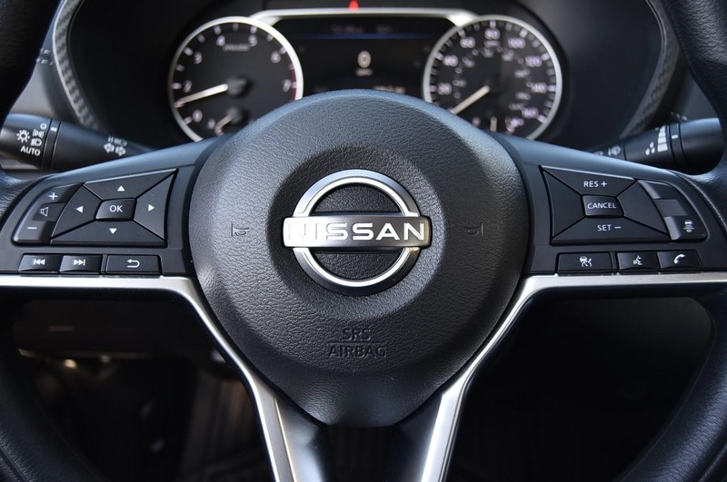 Nissan Sentra Vehicle Image 18