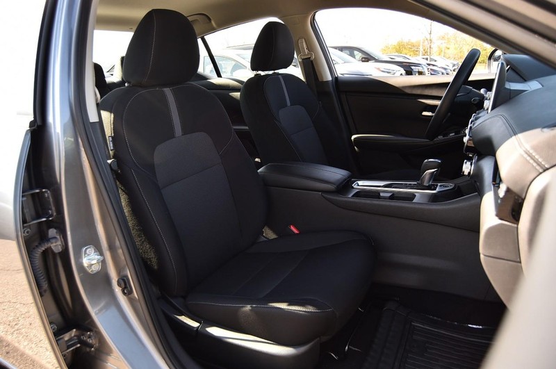 Nissan Sentra Vehicle Image 20