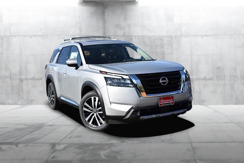 Nissan Pathfinder Vehicle Image 02