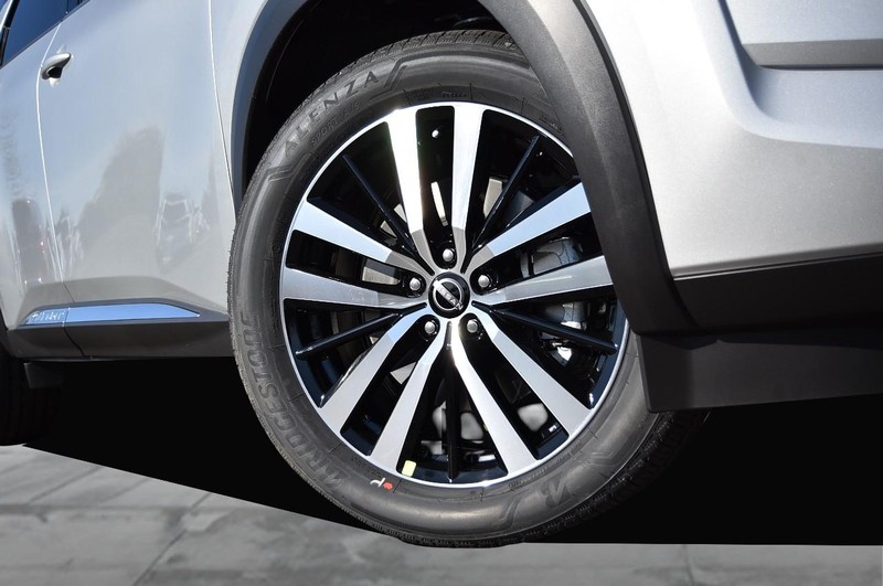 Nissan Pathfinder Vehicle Image 03