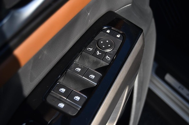 Nissan Pathfinder Vehicle Image 09