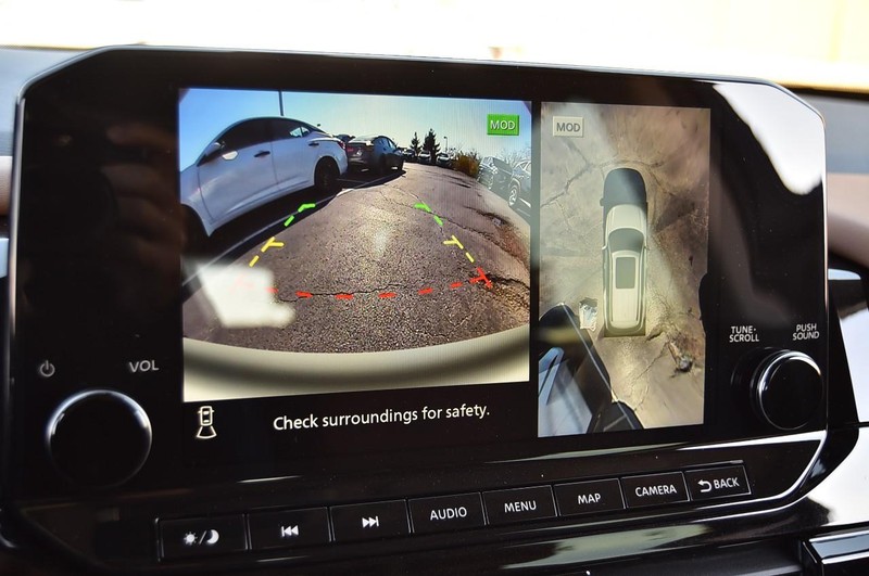 Nissan Pathfinder Vehicle Image 14