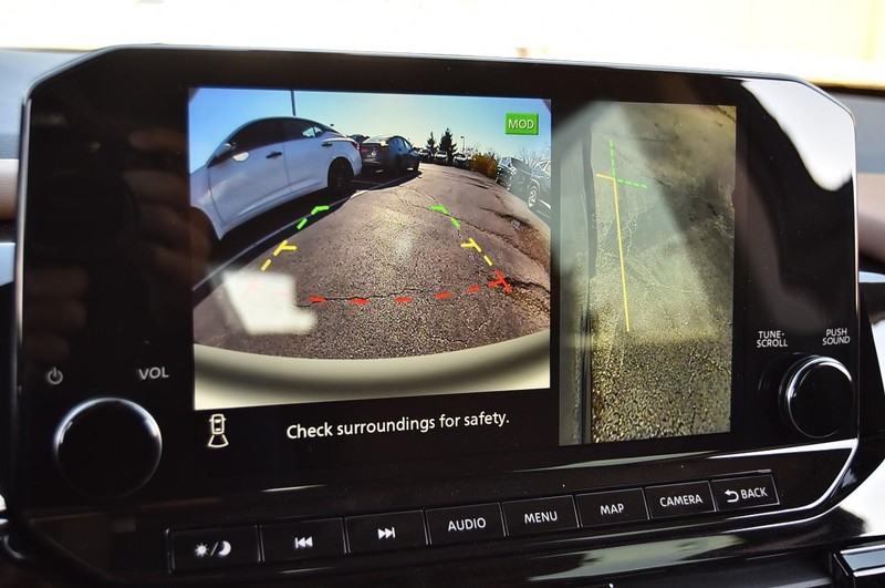 Nissan Pathfinder Vehicle Image 15