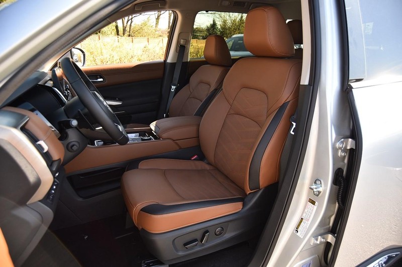 Nissan Pathfinder Vehicle Image 24