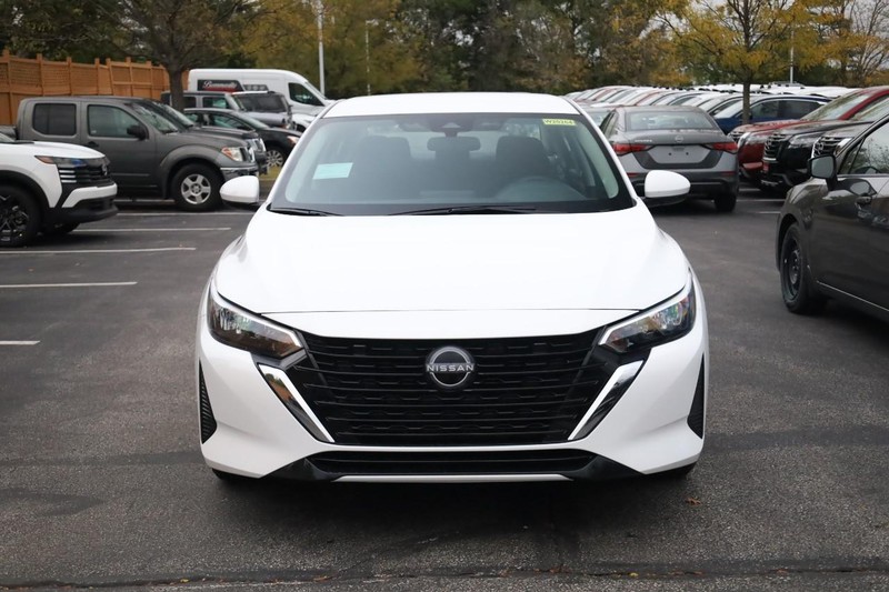 Nissan Sentra Vehicle Image 04