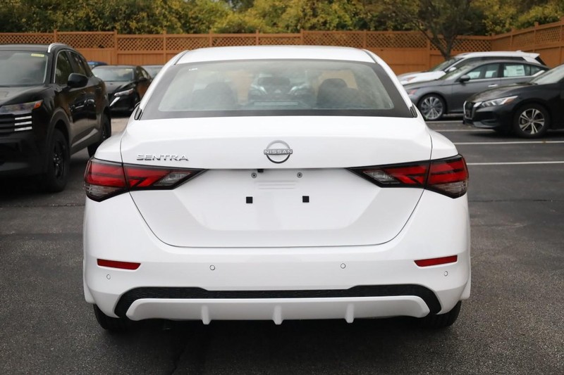 Nissan Sentra Vehicle Image 06