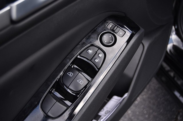 Nissan Altima Vehicle Image 09