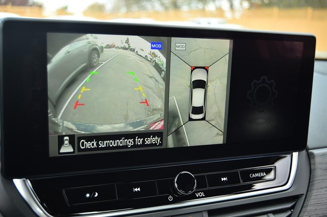 Nissan Altima Vehicle Image 13