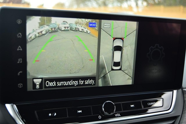 Nissan Altima Vehicle Image 16