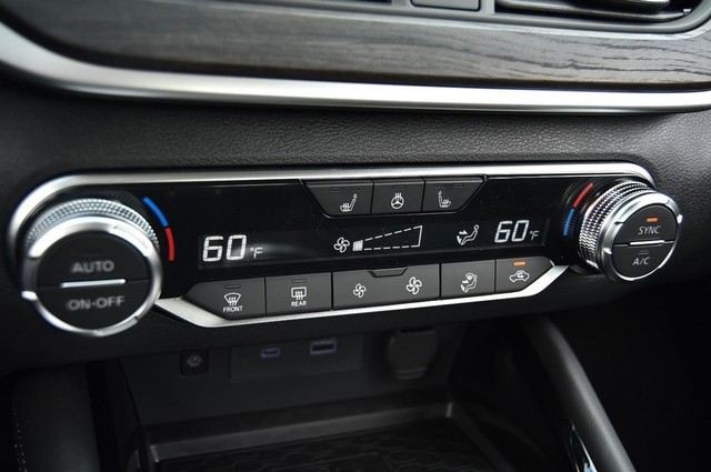 Nissan Altima Vehicle Image 18