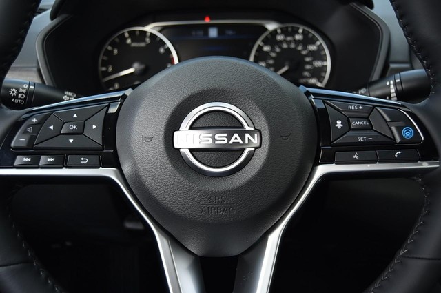 Nissan Altima Vehicle Image 21