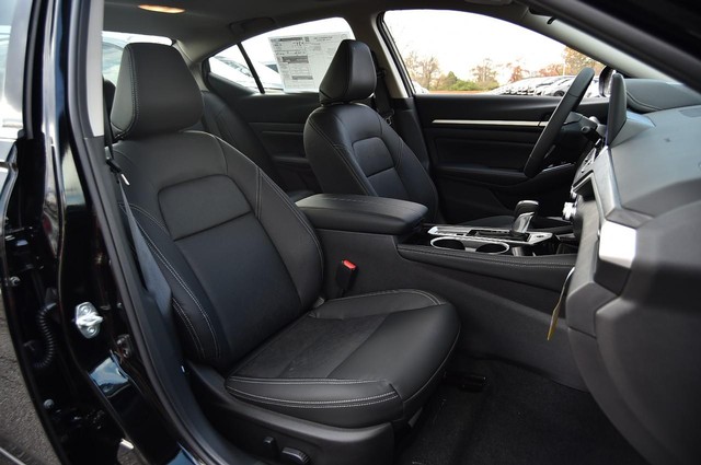 Nissan Altima Vehicle Image 23