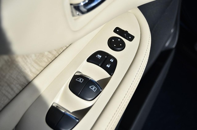 Nissan Murano Vehicle Image 09