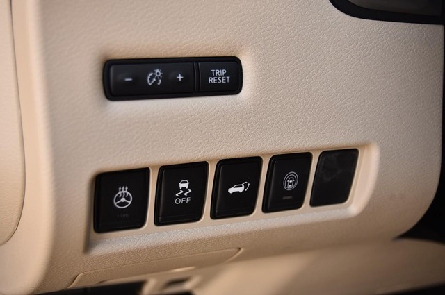 Nissan Murano Vehicle Image 13