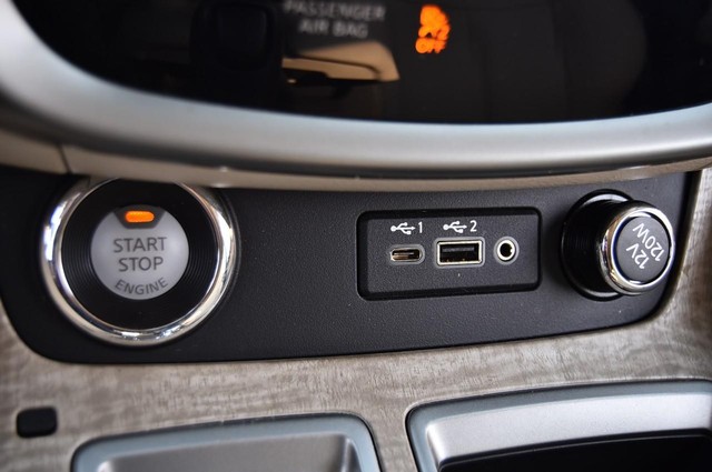Nissan Murano Vehicle Image 21