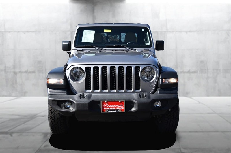 Jeep Gladiator Vehicle Full-screen Gallery Image 04
