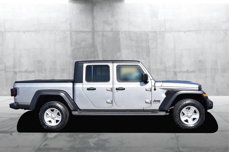 Jeep Gladiator Vehicle Full-screen Gallery Image 05