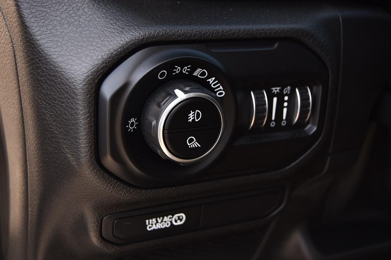 Jeep Gladiator Vehicle Full-screen Gallery Image 11