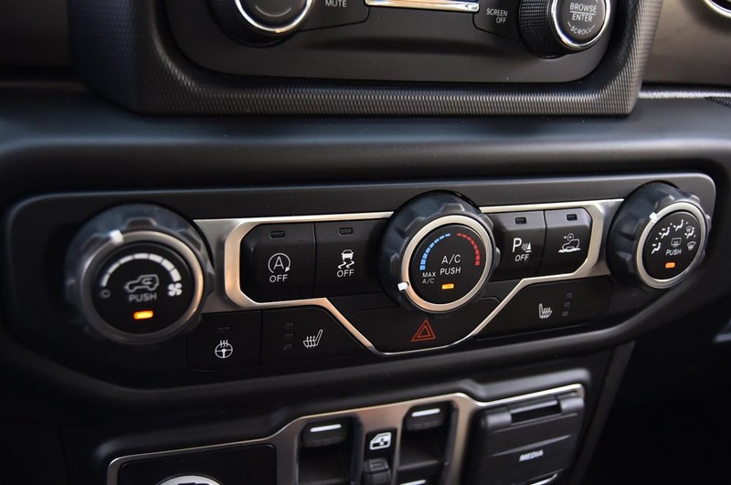 Jeep Gladiator Vehicle Full-screen Gallery Image 15