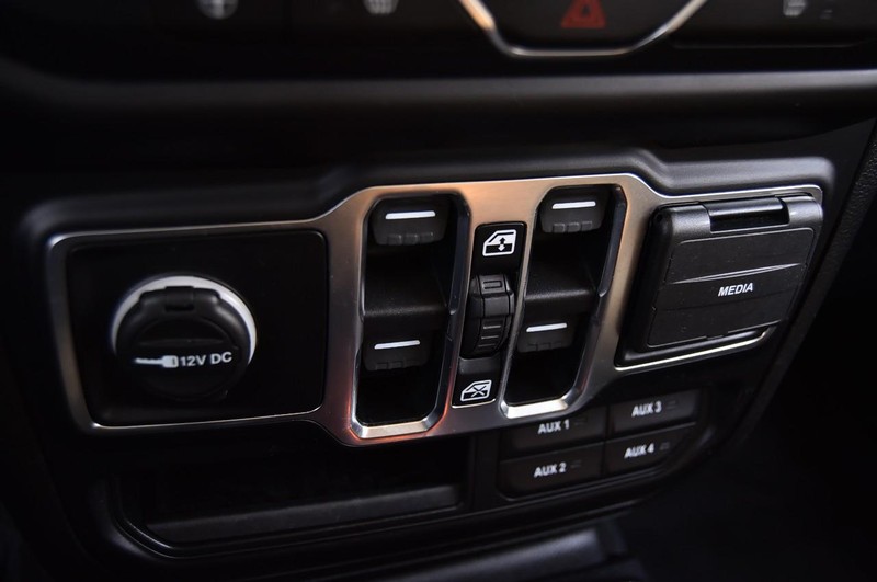 Jeep Gladiator Vehicle Full-screen Gallery Image 16