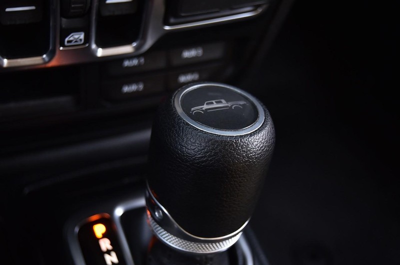 Jeep Gladiator Vehicle Full-screen Gallery Image 18