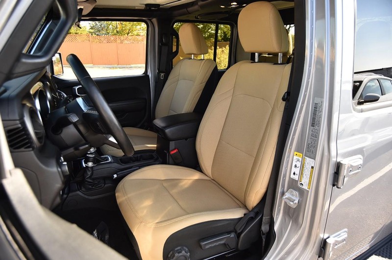 Jeep Gladiator Vehicle Full-screen Gallery Image 21