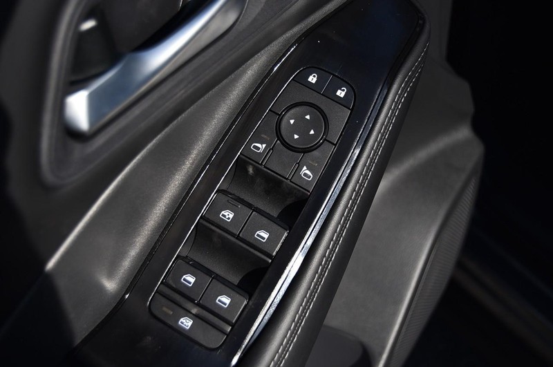 Nissan Rogue Vehicle Image 09