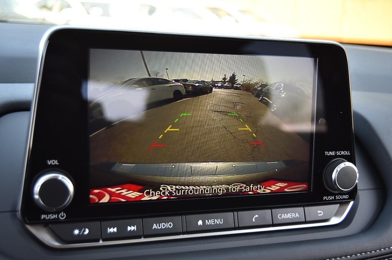 Nissan Rogue Vehicle Image 13