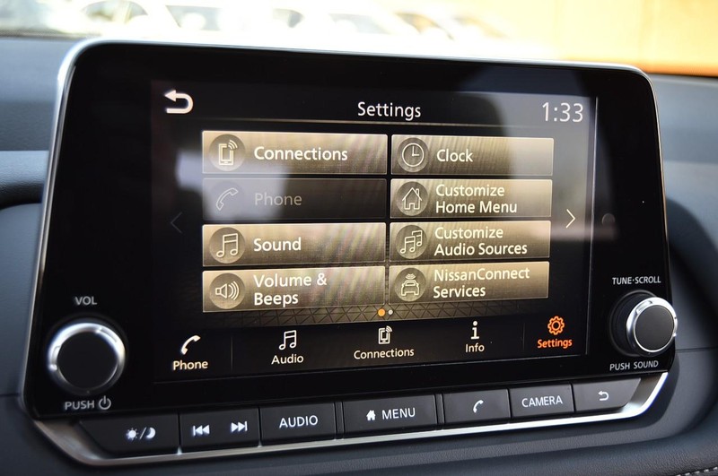 Nissan Rogue Vehicle Image 14