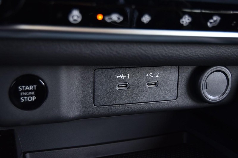 Nissan Rogue Vehicle Image 16