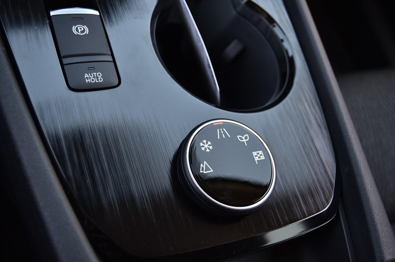 Nissan Rogue Vehicle Image 17