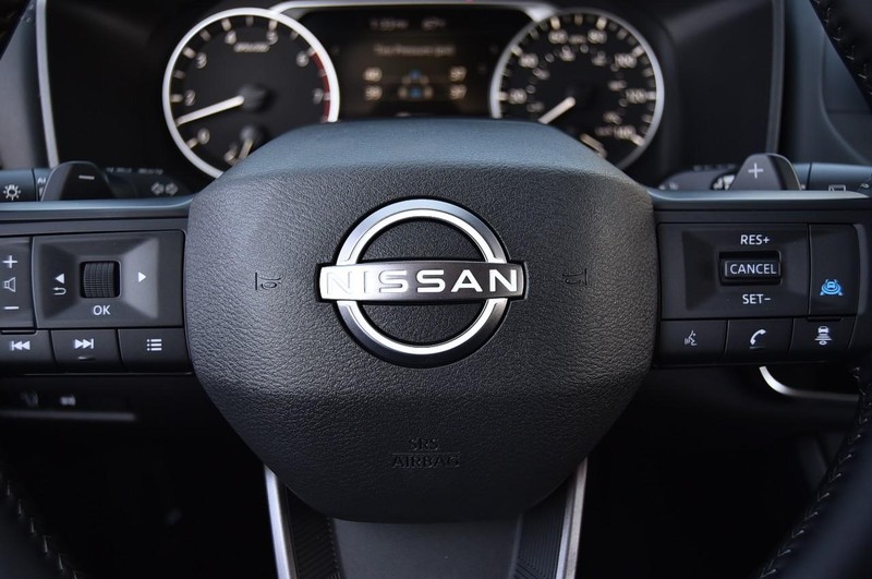 Nissan Rogue Vehicle Image 18