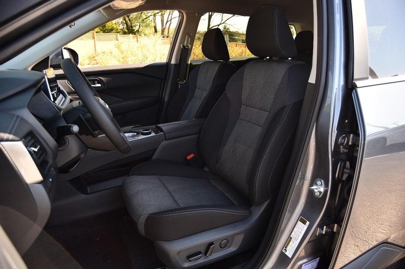 Nissan Rogue Vehicle Image 19