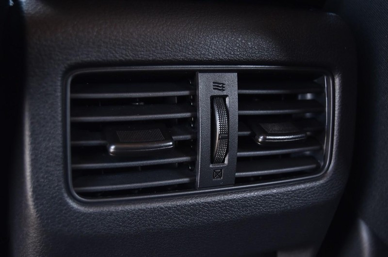 Nissan Rogue Vehicle Image 22