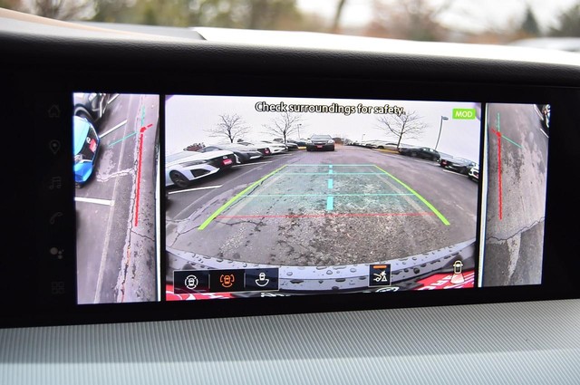 Nissan Murano Vehicle Full-screen Gallery Image 15