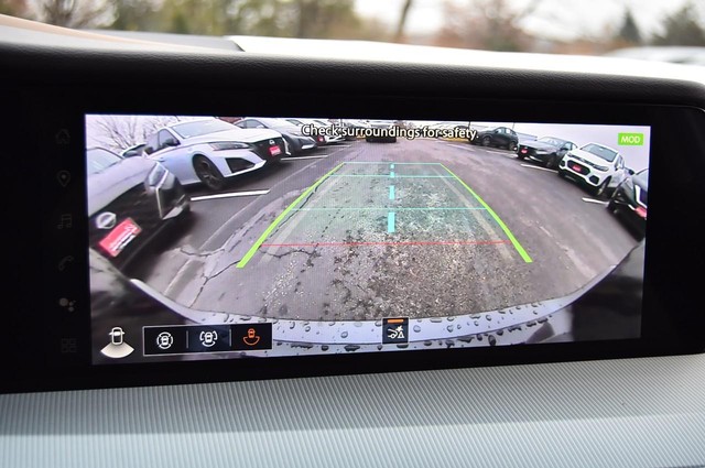 Nissan Murano Vehicle Full-screen Gallery Image 16