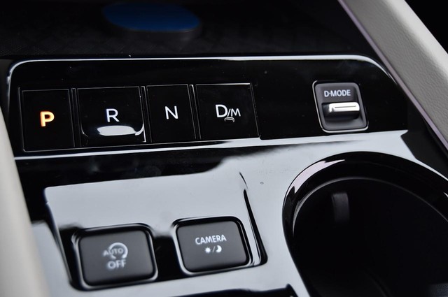 Nissan Murano Vehicle Full-screen Gallery Image 21