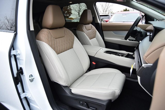 Nissan Murano Vehicle Full-screen Gallery Image 24