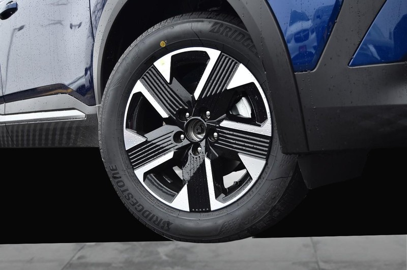 Nissan Kicks Vehicle Image 03